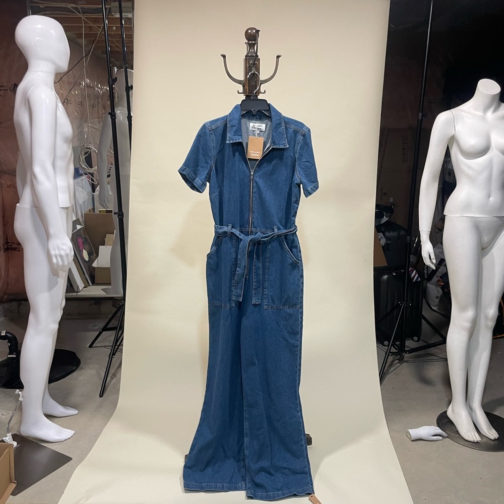 Reformation Cassidy Jumpsuit in Denim Blue Wide leg 10 belt - Picture 9 of 10